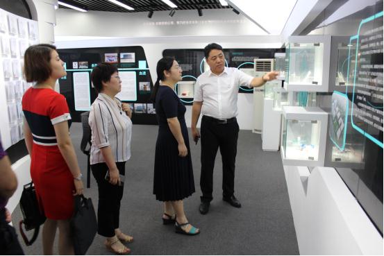 国家药监局政策法规司副司长一行来公司调研