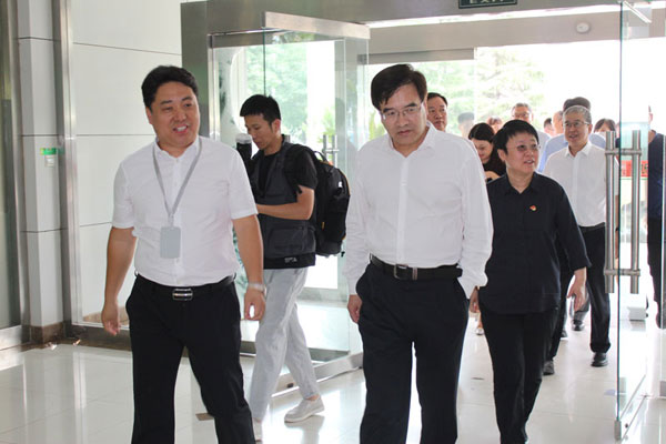 国家药监局副局长来访