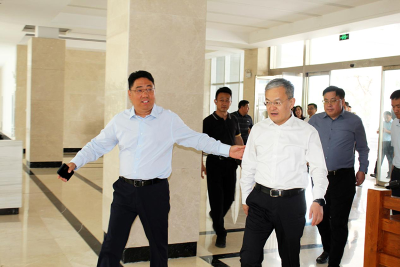济南高新区党工委副书记、管委会常务副主任杨福涛来公司调研